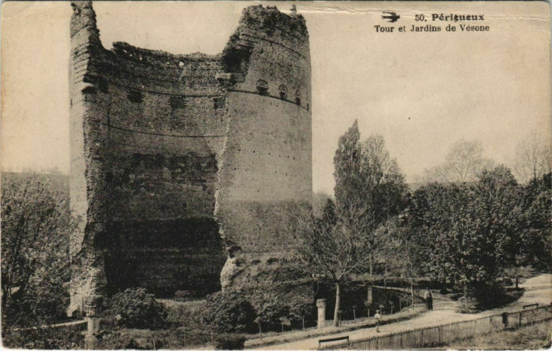 Carte postale ancienne Perigueux- Tour et Jardins de Vesone France à Périgueux