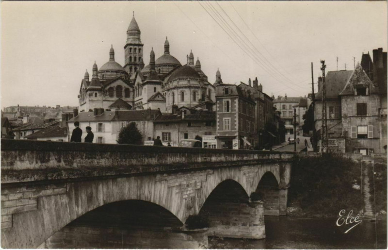 Carte postale ancienne Perigueux- Le Pont des Barris et la Cathedrale France à Périgueux