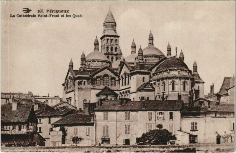 Carte postale ancienne Perigueux- Cathedrale Saint-Front et les Quais France à Périgueux