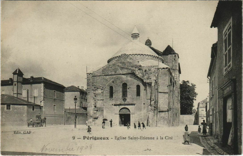 Carte postale ancienne Perigueux- Eglise Saint-Etienne a la Cite France à Périgueux