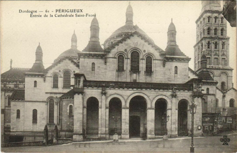 Carte postale ancienne Perigueux- Entree de la Cathedrale Saint-Front France à Périgueux
