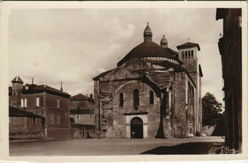 Carte postale ancienne Perigueux- Eglise Saint-Etienne a la Cite France à Périgueux