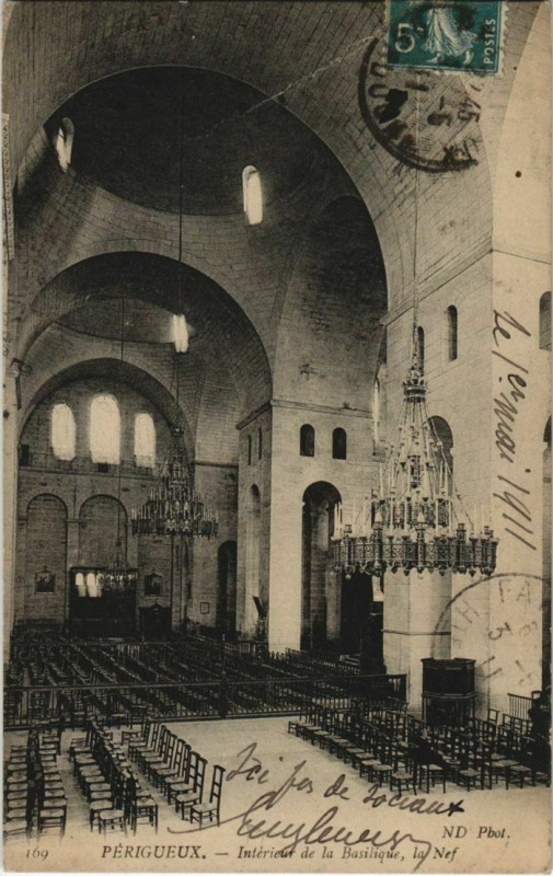 Carte postale ancienne Perigueux- Interieur de la Basilique, la Nef France à Périgueux