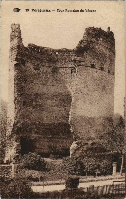 Carte postale ancienne Perigueux- Tour romaine de Vesone France à Périgueux
