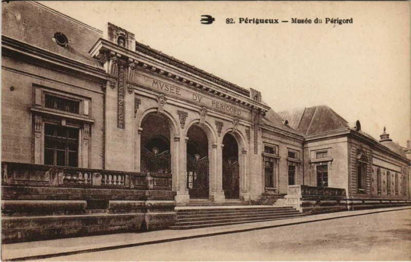Carte postale ancienne Perigueux- Musee du Perigord France à Périgueux