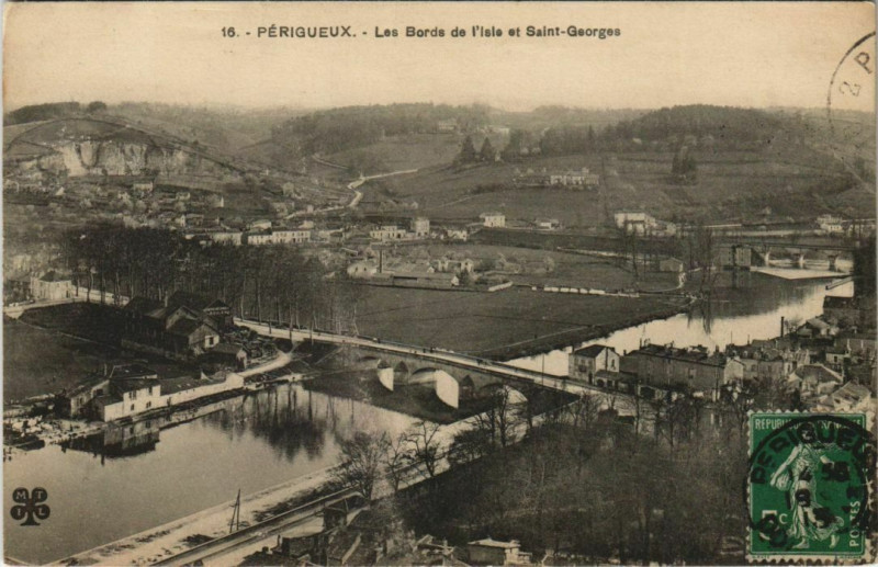 Carte postale ancienne Perigueux- Les Bords de l'Isle et Saint-Georges France à Périgueux