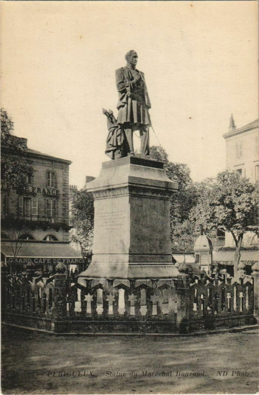Carte postale ancienne Perigueux- Statue du Marechal Bugeaud France à Périgueux
