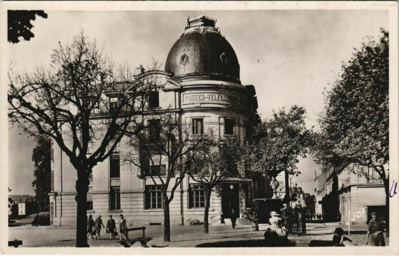 Carte postale ancienne Perigueux- Place du Quatre Septembre France à Périgueux