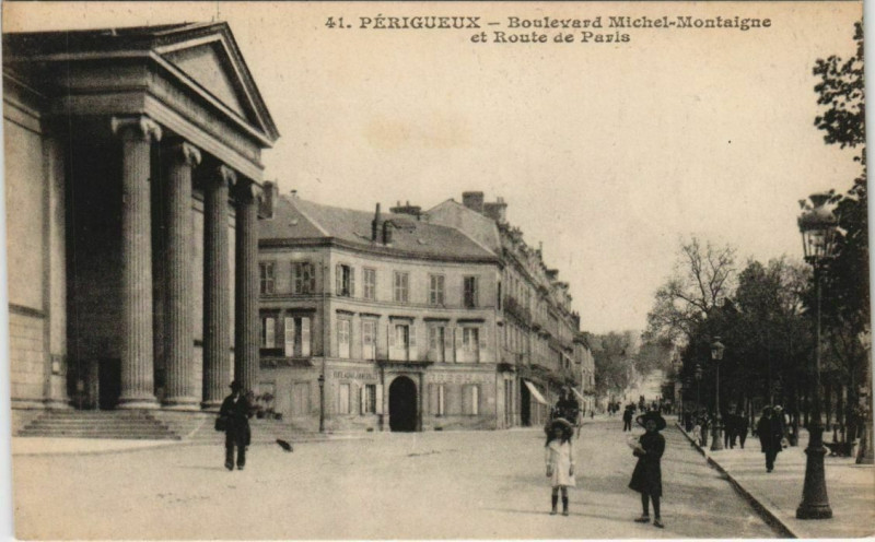 Carte postale ancienne Perigueux- Boulevard Michel Mntaigne et Route de Paris France à Périgueux
