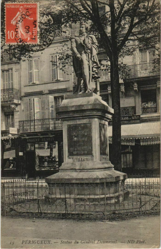 Carte postale ancienne Perigueux- Statue du General Daumesnil France à Périgueux