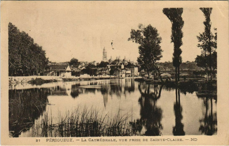 Carte postale ancienne Perigueux- La Cathedrale, vue prise de Sainte-Claire France à Périgueux
