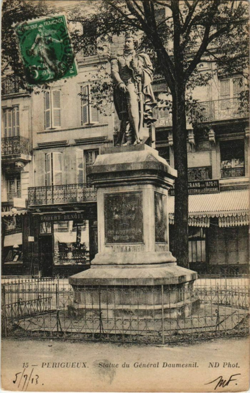 Carte postale ancienne Perigueux- Statue du General Daumesnil France à Périgueux