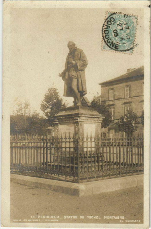 Carte postale ancienne Perigueux- Statue de Michel Montaigne France à Périgueux
