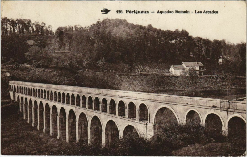 Carte postale ancienne Perigueux- Aqueduc Romain, Les Arcades France à Périgueux