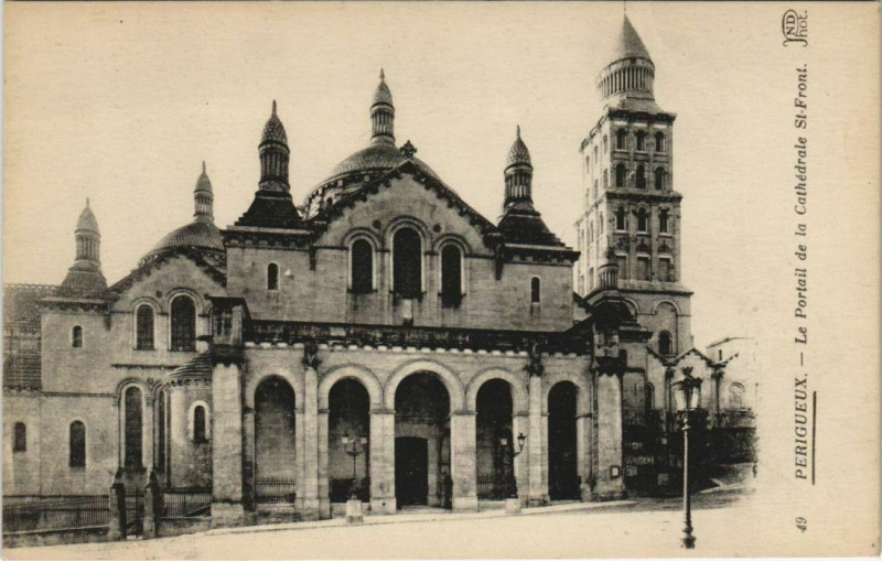 Carte postale ancienne Perigueux- Portail de la Cathedrale Saint-Front France à Périgueux