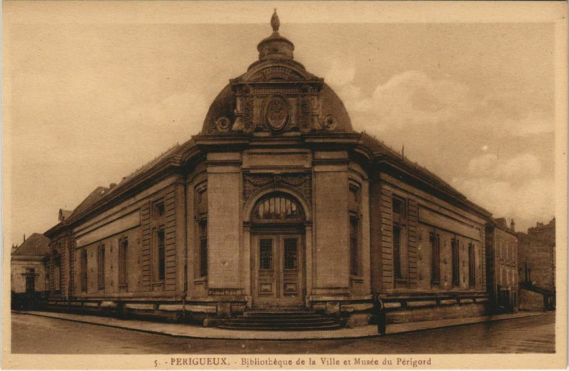 Carte postale ancienne Perigueux- Bibliotheque de la Ville&Musee du Perigord France à Périgueux