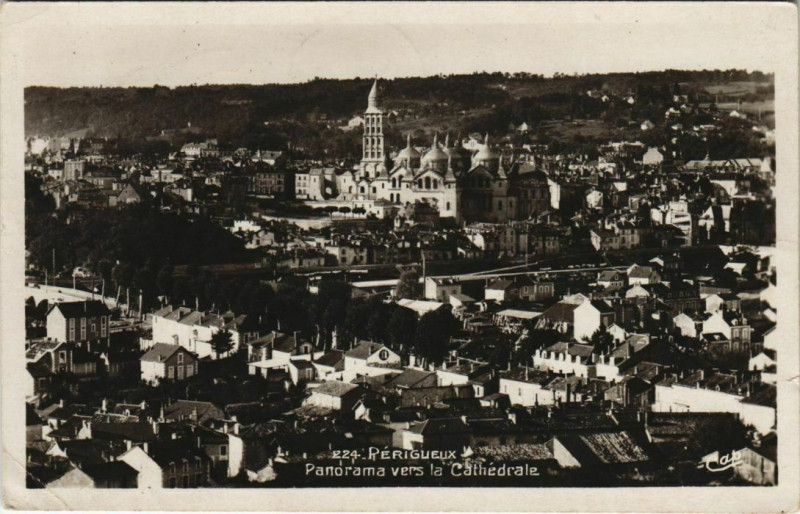 Carte postale ancienne Perigueux- panorama vers la Cathedrale France à Périgueux