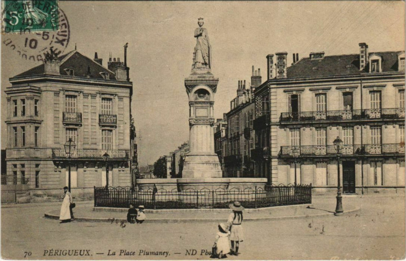 Carte postale ancienne Perigueux- Place Plumaney France à Périgueux