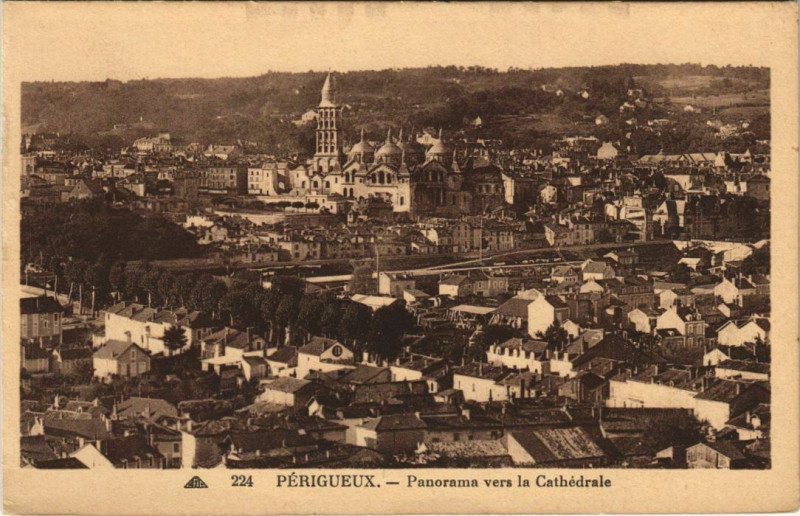 Carte postale ancienne Perigueux- panorama vers la Cathedrale France à Périgueux