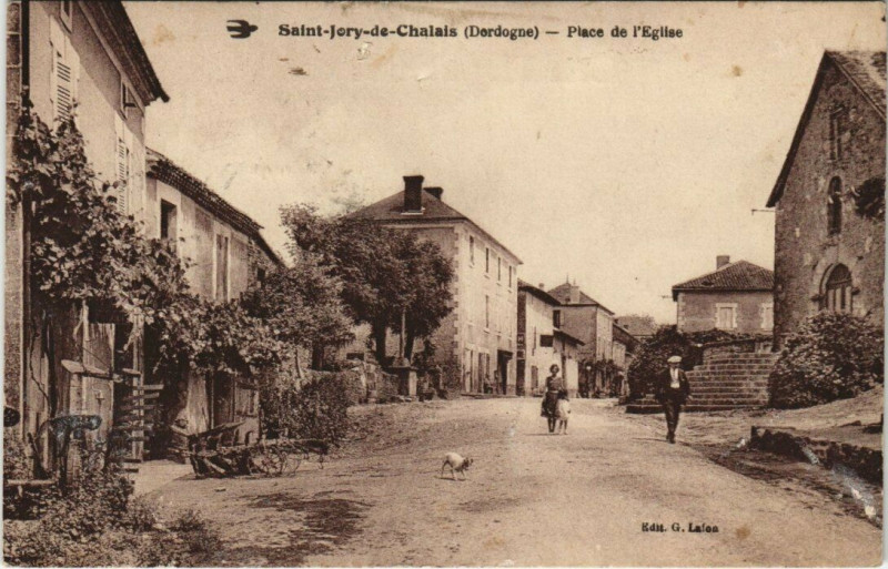 Carte postale ancienne Saint-Jory-de-Chalais - Place de l'Eglise à Saint-Jory-de-Chalais