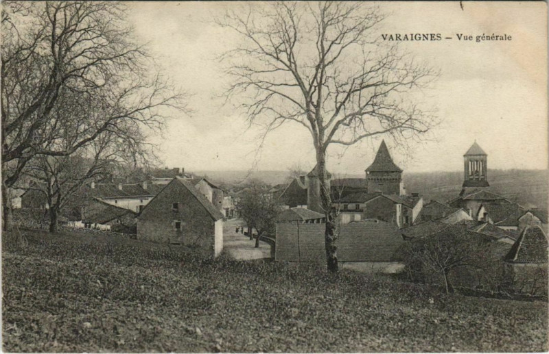 Carte postale ancienne Varaignes - Vue générale à Varaignes