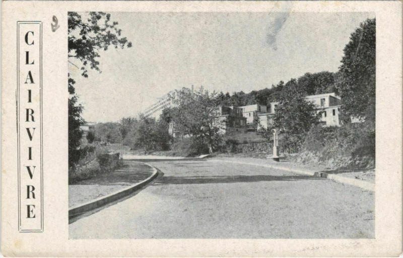 Carte postale ancienne Clairvivre L'avenue principale
