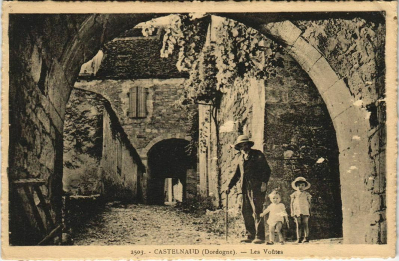 Carte postale ancienne Castelnaud - Les Voutes