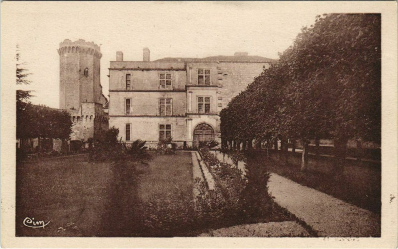 Carte postale ancienne Chateau de Bourdeilles à Bourdeilles