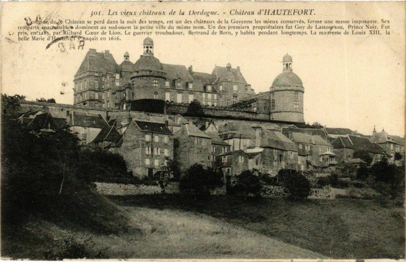 Carte postale ancienne Aquitaine Dordogne Chateau d'Hautefort à Hautefort