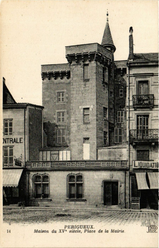 Carte postale ancienne Perigueux - Place de la Mairie à Périgueux