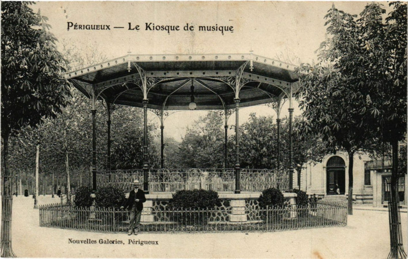 Carte postale ancienne Perigueux - Le Kiosque de Musique à Périgueux