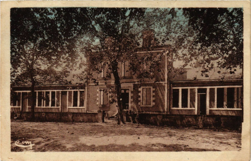 Carte postale ancienne Montpon-sur-l'Isle - Ecole des Filles