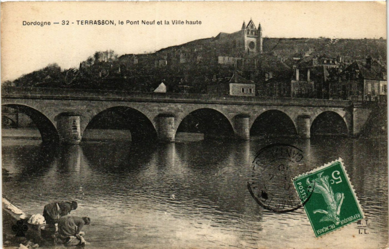 Carte postale ancienne Dordogne - Terrasson le Pont Neuf et la Ville haute