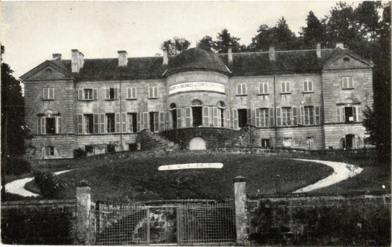 Carte postale ancienne Colonie de Vacances du Comite d'Entreprise - Chateau d'Escoirre