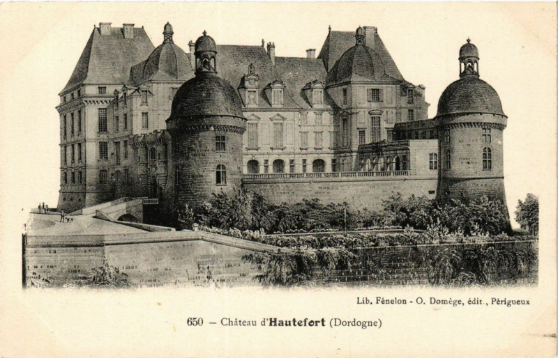 Carte postale ancienne Chateau d'Hautefort à Hautefort