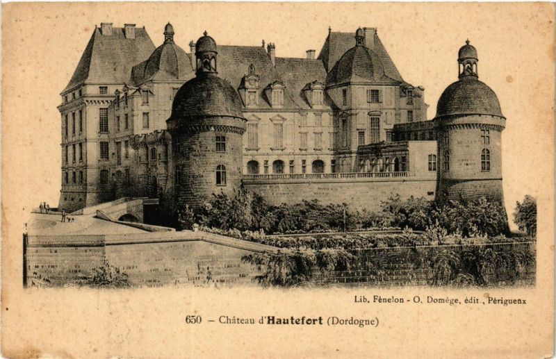 Carte postale ancienne Chateau d'Hautefort à Hautefort