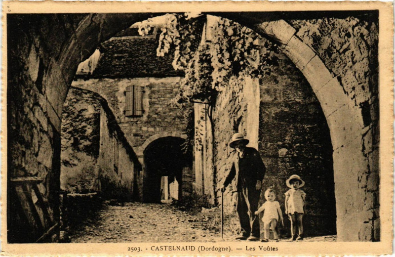 Carte postale ancienne Castelnaud - Les Voutes