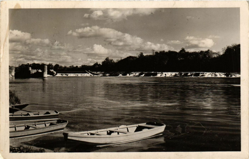 Carte postale ancienne Bergerac - Le Barrage et les Ecluses à Bergerac