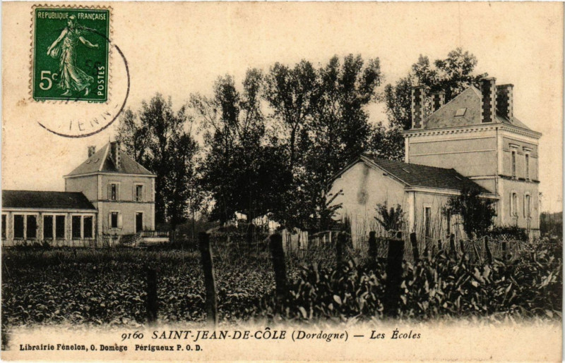 Carte postale ancienne Saint-Jean de Cole - Les Ecoles à Saint-Jean-de-Côle