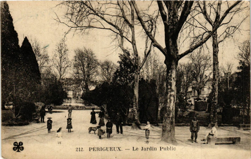 Carte postale ancienne Perigueux - Le Jardin Public à Périgueux