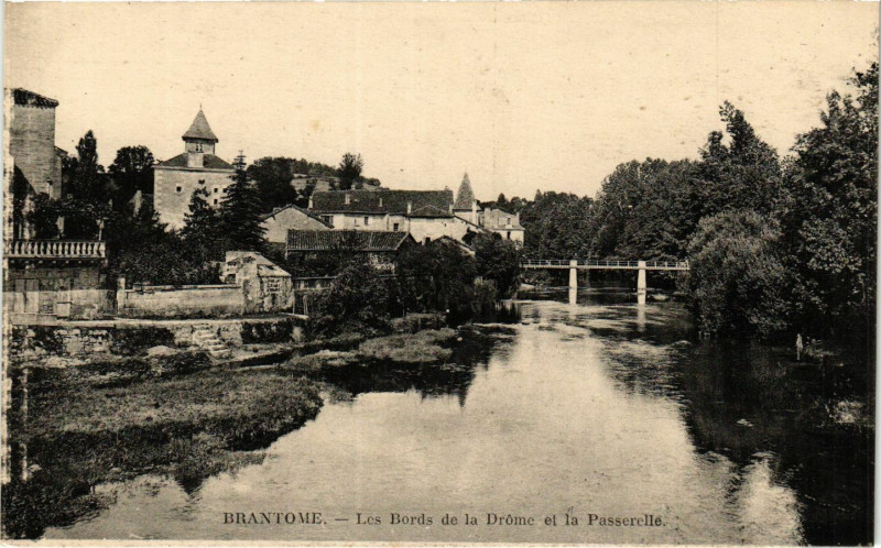 Carte postale ancienne Brantome - Les Bords de laDrome et la Passerelle