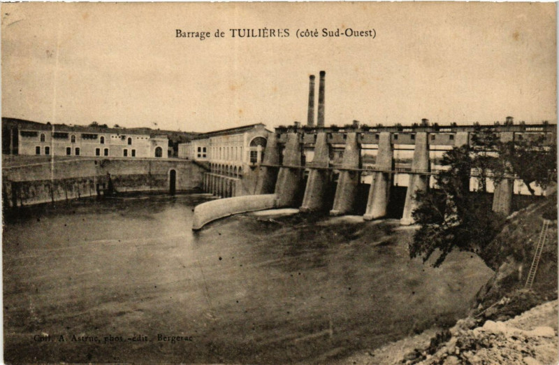 Carte postale ancienne Barrage de Tuilieres