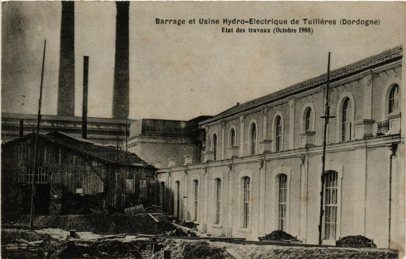 Carte postale ancienne Barrage et Usine Hydro-Electrique de Tuilieres (Dordogne) Etat des
