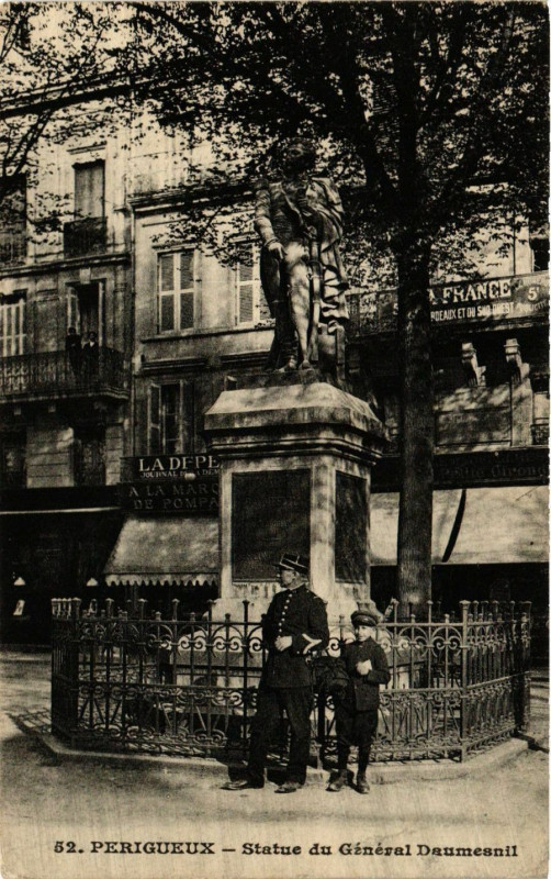 Carte postale ancienne Perigueux - Statue du Général Daumesnil à Périgueux