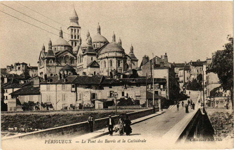 Carte postale ancienne Perigueux - Le Pont des Barris et la Cathédrale à Périgueux