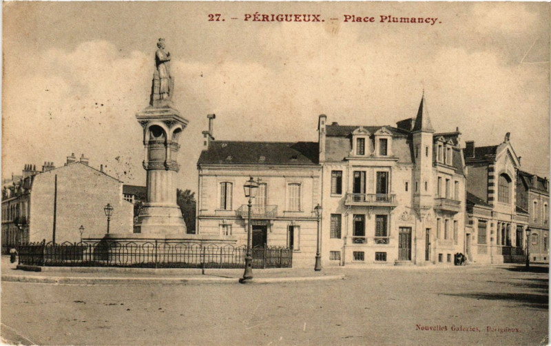 Carte postale ancienne Perigueux - Place Plumancy à Périgueux