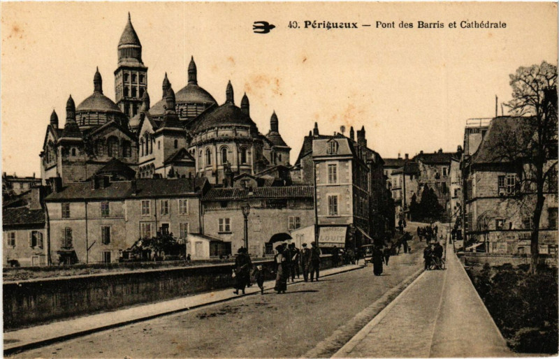 Carte postale ancienne Perigueux - Pont des Barris et Cathédrale à Périgueux