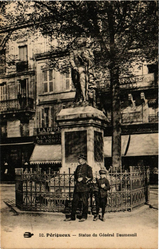 Carte postale ancienne Perigueux - Sataue du Général Daumesnil à Périgueux