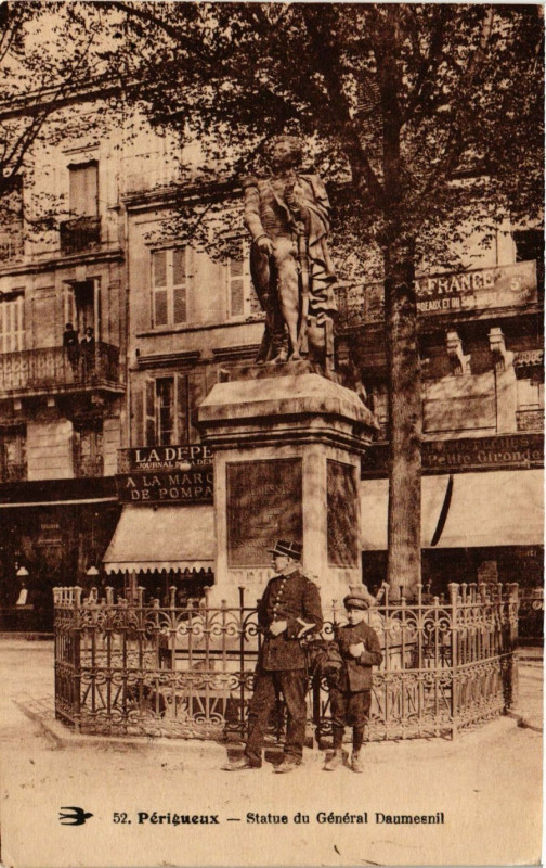 Carte postale ancienne Perigueux - Statue du Général Daumesnil à Périgueux