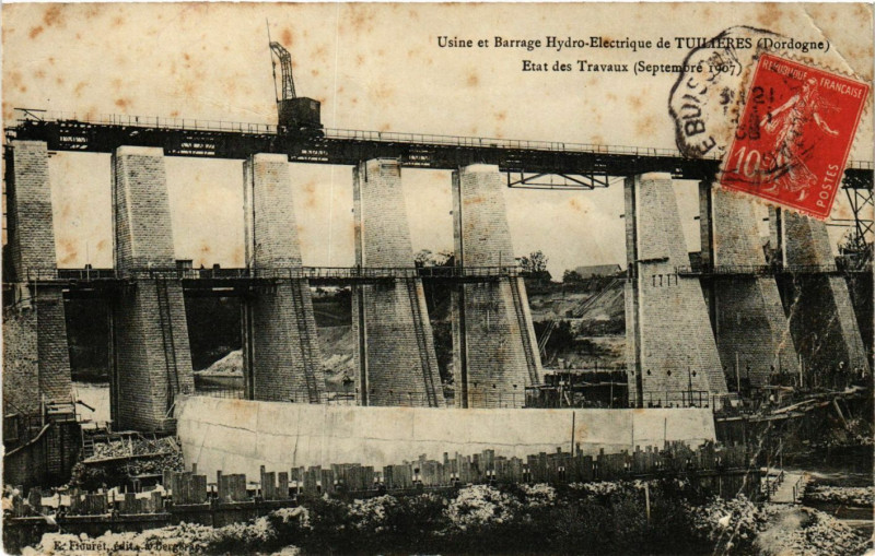 Carte postale ancienne Usine et Barrage Hydro-Electrique de Tuilieres (Dordogne) Etat des